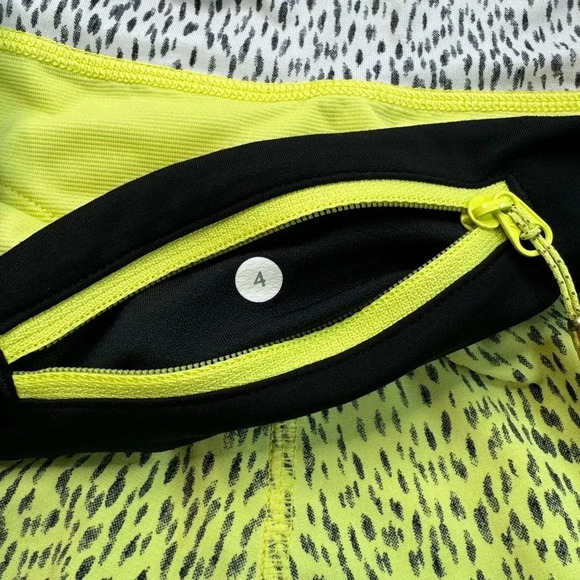 Lululemon Run: Speed Short 4-way Stretch
Dottie Dash Clarity Yellow Black - Picture 5 of 8